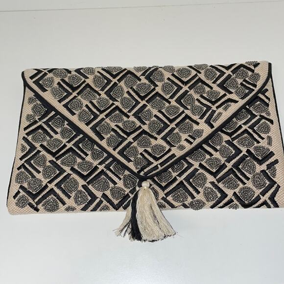🔥🔥FIRE SALE 🔥🔥 NWOT canvas and bead clutch - Picture 1 of 10